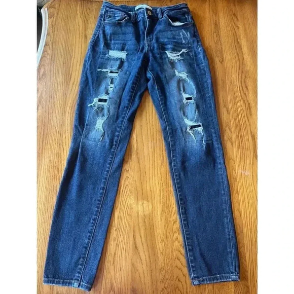 CLEARANCE!! Women's KanCan Distressed Skinny Jeans - Size 7/27 Bin B - Picture 1 of 9